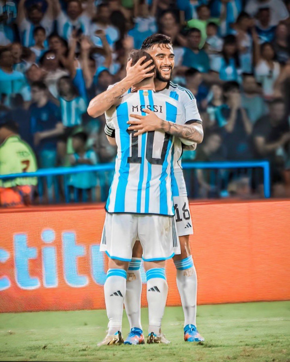 尼古拉斯·冈萨雷斯受伤了，可能要缺席三周🤕他能否参加决赛还很难说⏳🏆阿根廷球