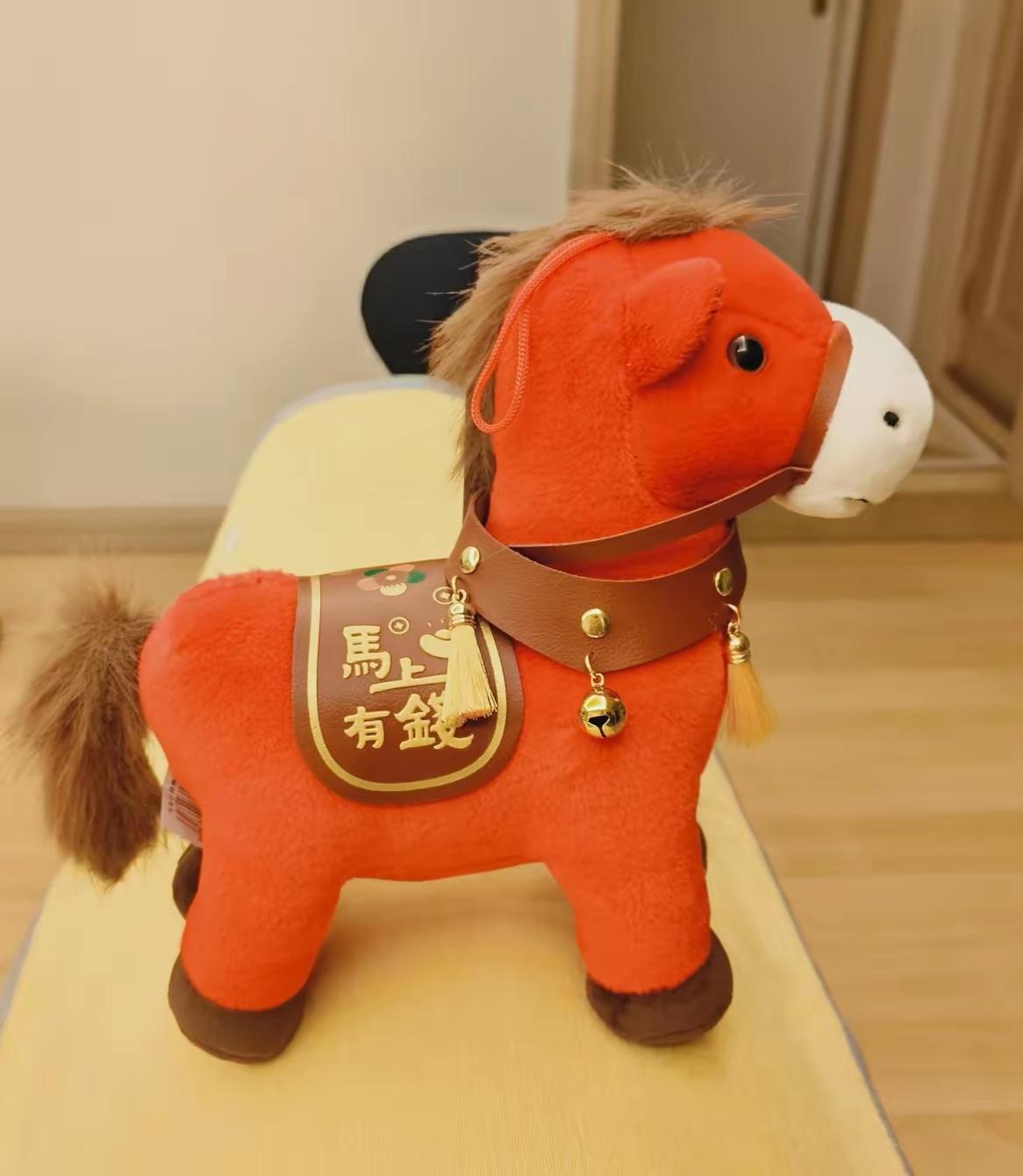 今年最火的小马驹

条友发了一个微头条，说自己给自己送的新年礼物：一匹橘黄色的小