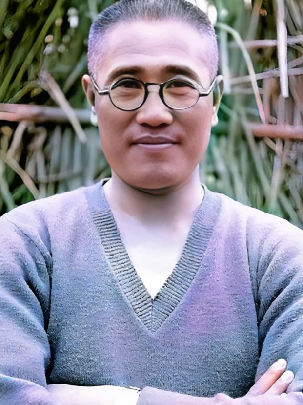 1961年，刚被特赦的国民党名将廖耀湘，被邀请前往中南海。周总理亲切地与他握手：