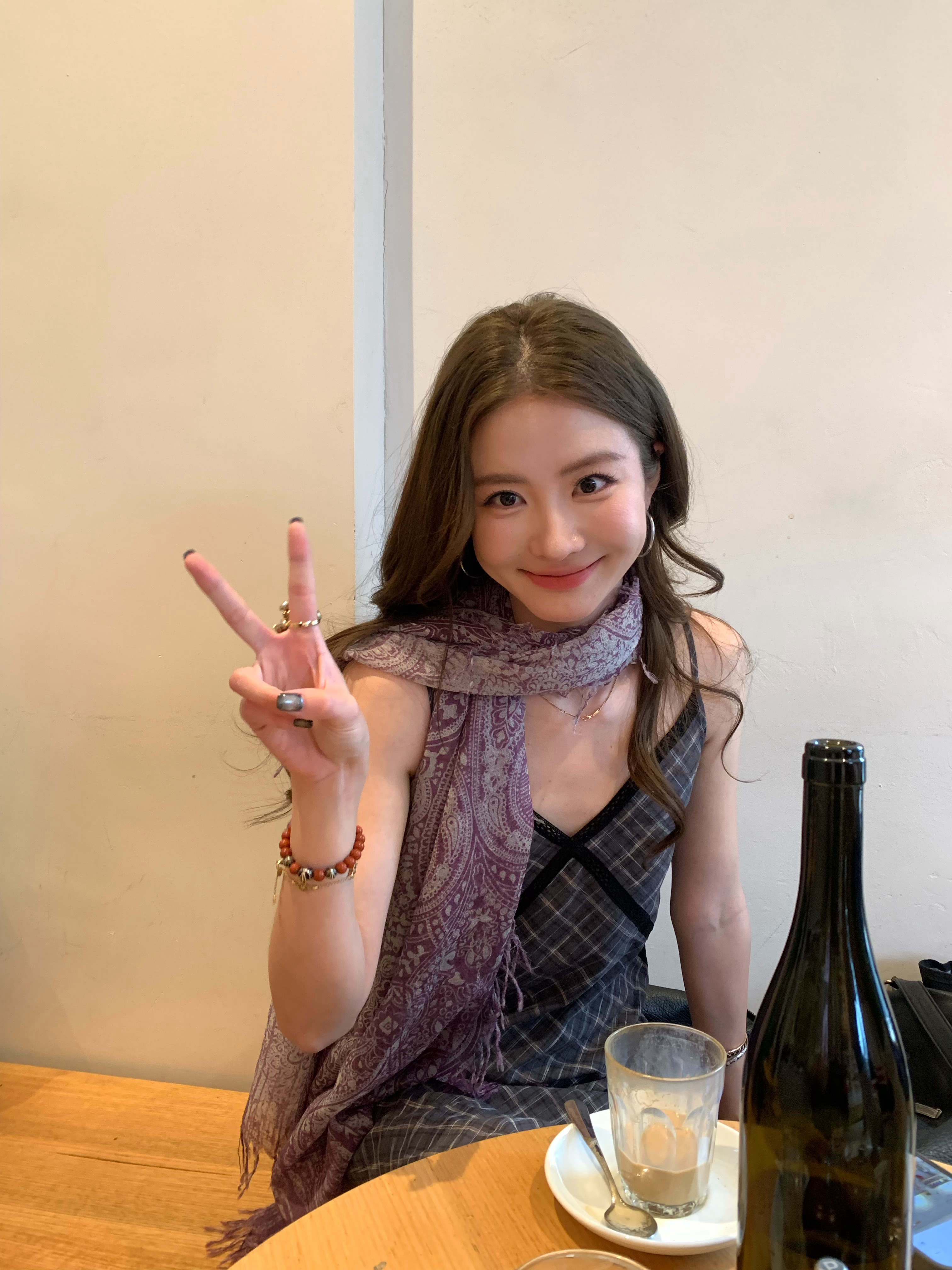 等我下次上皮衣的时候给大家上这个围巾 全羊绒的 200支的精纺水溶羊绒 