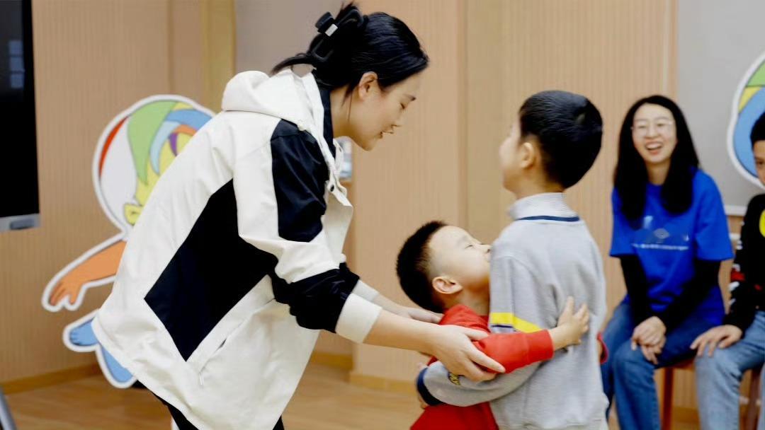 工程师研发AI帮助200万特殊孩子我作为一名心理咨询师，看到这个新闻真的挺感动的