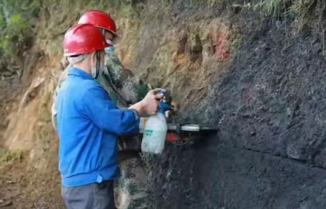 惊掉下巴了，1200 吨国家管制石墨弄到美国，这胆儿真是肥上天了！

2026 