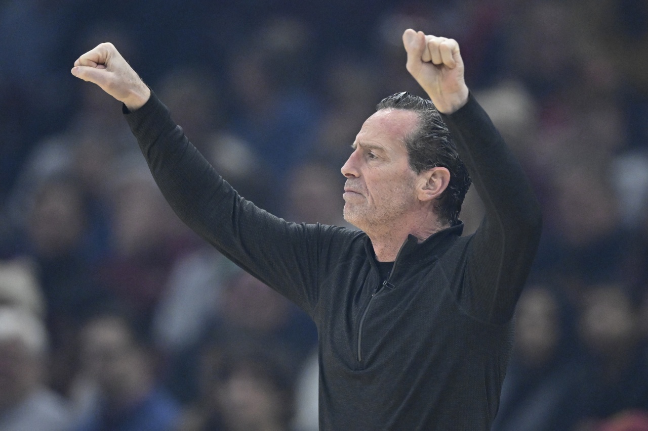 NBA官方宣布，昨日骑士主场阿特金森因为有侵略性的追逐、斥责裁判并与裁判进行身体