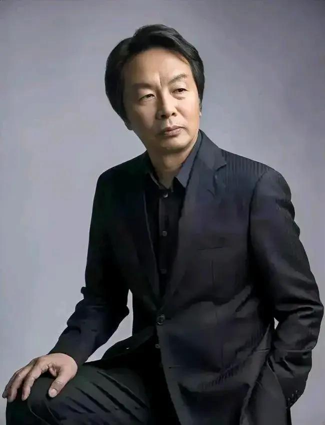 刘震云说：
“一个女人，哪怕再勤快、再顾家、再能干、再心善，只要摊上一个心肠硬、
