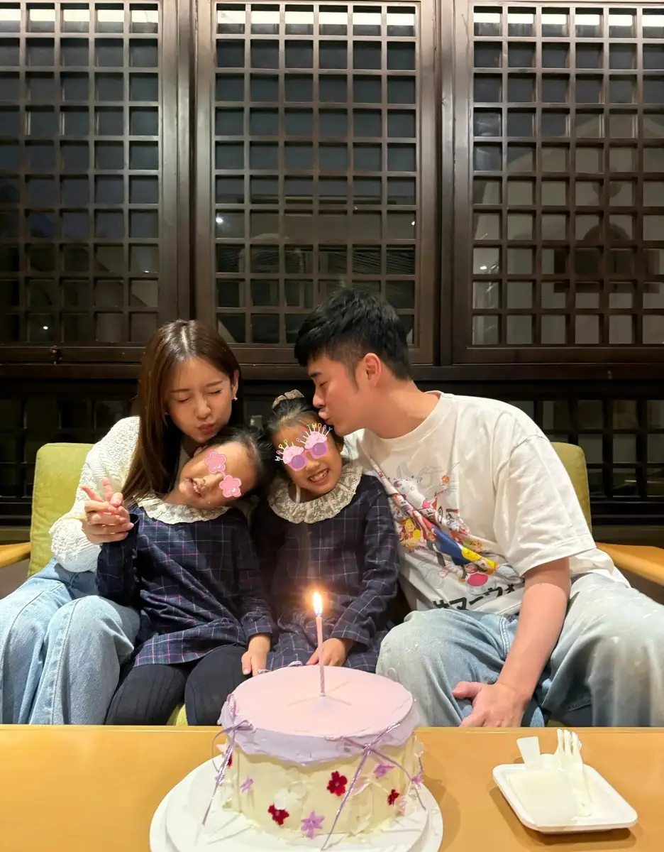 陈赫张子萱为大女儿庆生 吃蛋糕拍合影画面有爱。陈赫晒出与老婆张子萱一起为大女儿庆