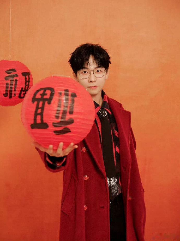 胡夏一张嘴身份证掉了  音乐试验时，胡夏发声即被认出，独特声线是他在音乐世界的通