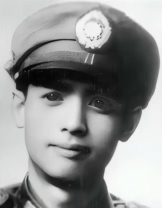 1949年深秋，四川成都。一栋青砖小楼里，传出撕心裂肺的哭声。国民党陆军中将韩任