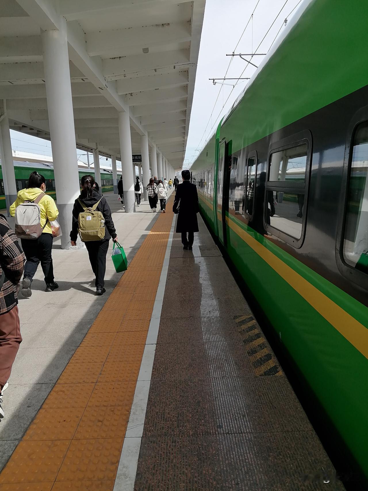 老爸知道我病了，跟我联络，但联络不上我，我给老爸删掉了。没想到老妈有点情况，我决