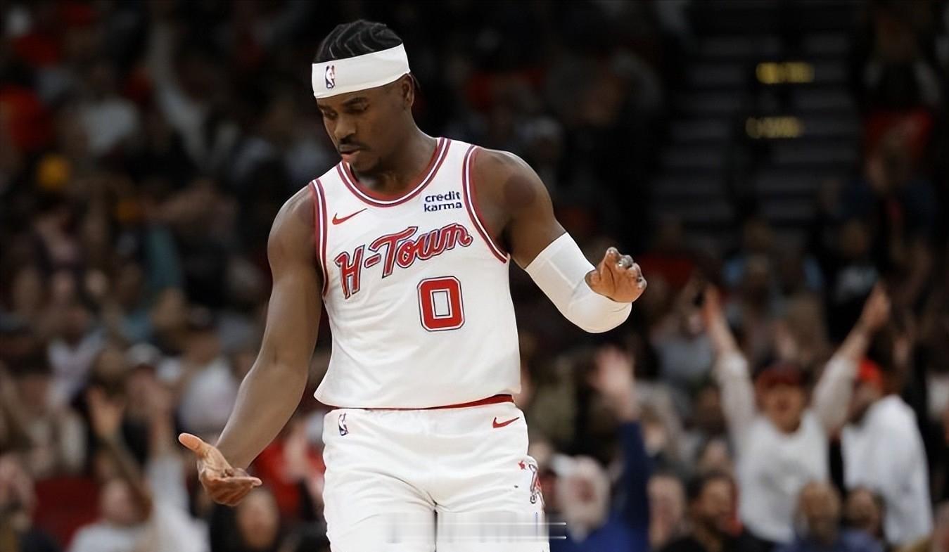 火箭休赛期底薪签约的阿隆・霍勒迪与年轻球员阿门・汤普森组成的双控卫组合大放异彩，