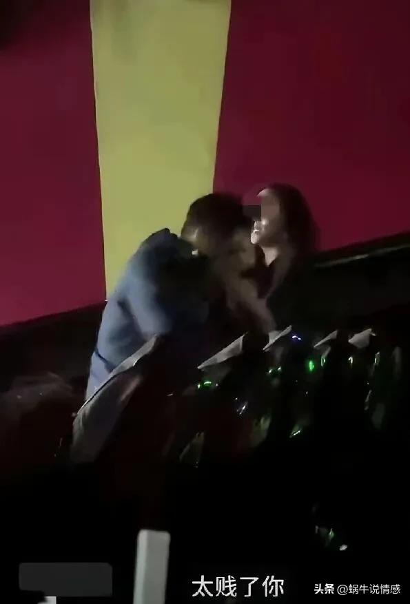 男人女人要是疯起来，根本是没有一个人管孩子的。

网上看到一个极其无语的事情，2