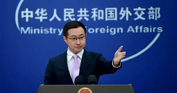 台湾当局将部分出入境文件中的韩国改称“南韩”，外交部回应