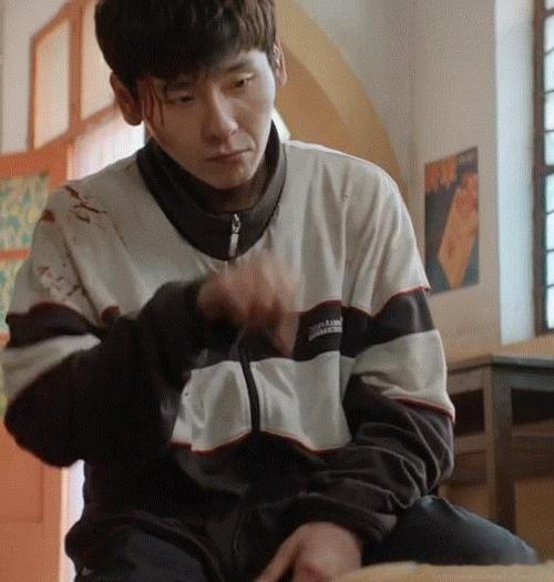 蒋奇明还没从龙餐馆出来 妈耶！没想到我最喜欢的男演员和我最近在喝的饮品梦幻联动了