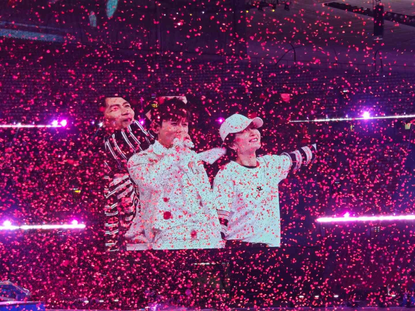 我给张杰谢娜拍的人生照片 我给张杰谢娜拍的人生照片，谁懂谢娜最后一刻看向张杰的眼