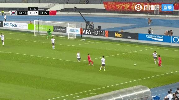 国足打东亚杯再次成为闹剧，0：2落后被对方比鸭蛋，这就逼得球迷逃离吗？

韩国人
