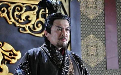 秦始皇的 33 个子女，为什么全部死于非命？
 
公元前 210 年七月丙寅，河
