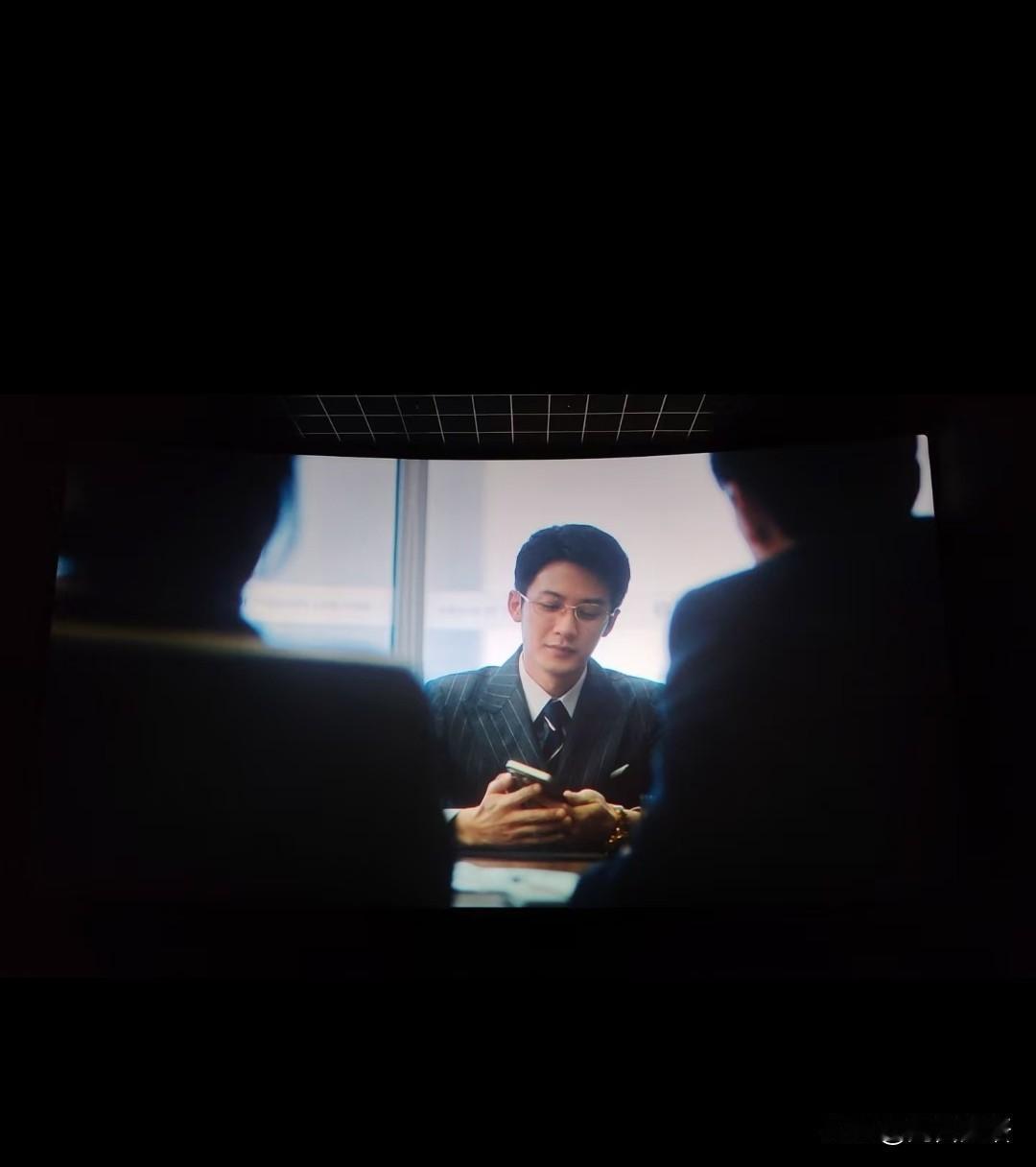 今天去看了电影《震耳欲聋》，反派金松峰有句台词：“所有的骗局最重要的就是信任”！