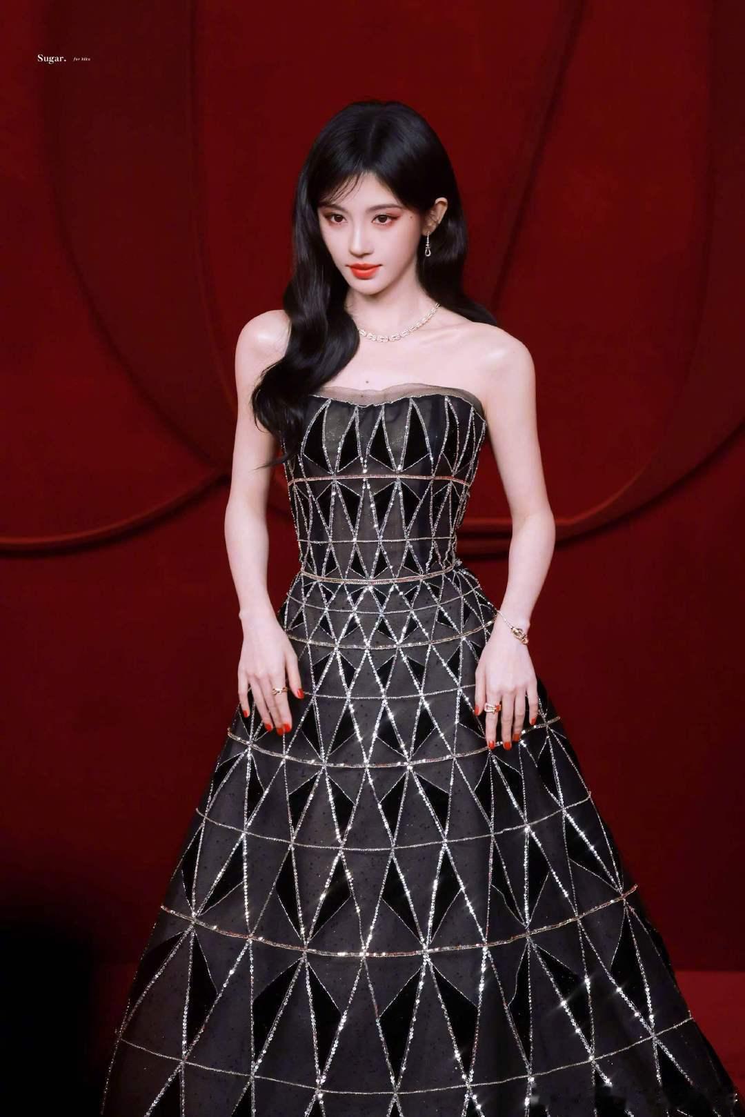 发现鞠婧祎的眼神似乎会随着她的造型变化，今日关键词：魅惑鞠婧祎 蛇女 ​​​