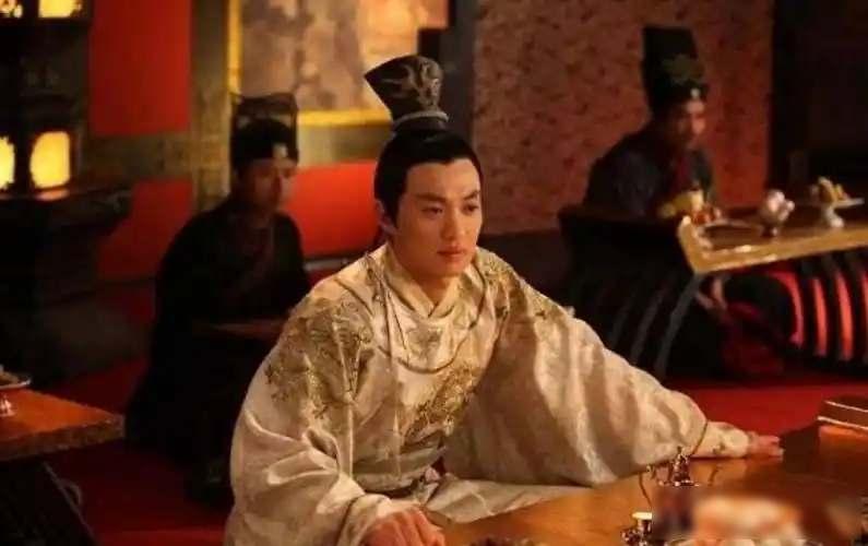 前半生励精图治，后半生坐以待毙，后蜀末主孟昶三十年兴亡
公元九六五年深秋，成都外
