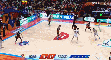 山东男篮vs广东男篮送弗格罚篮，这无疑是送分，非常不明智 ​​​
