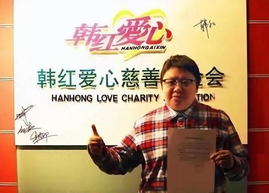 说韩红，那真是让人敬佩！
她心里一直装着党和人民，她一直关注着救助事务，国内同胞