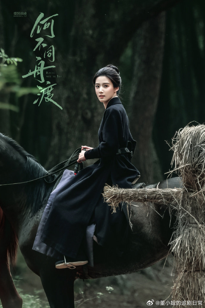 卢昱晓卢昱晓何不同舟渡素发路透卢昱晓清冷倔强感出水芙蓉般的素发造型，清冷又坚韧，