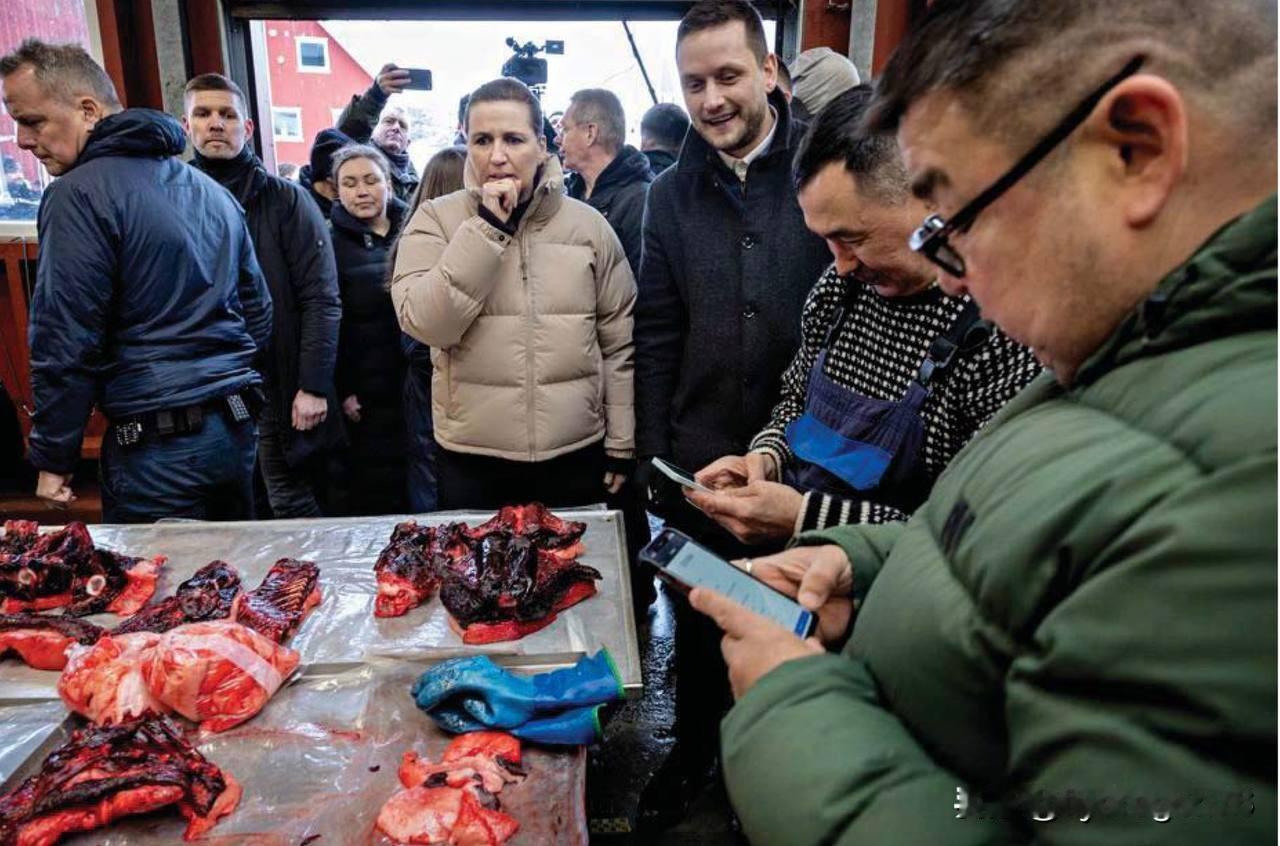 🇩🇰丹麦首相梅特·弗雷德里克森访问格陵兰首府，以示对格陵兰人民的声援。她陪同