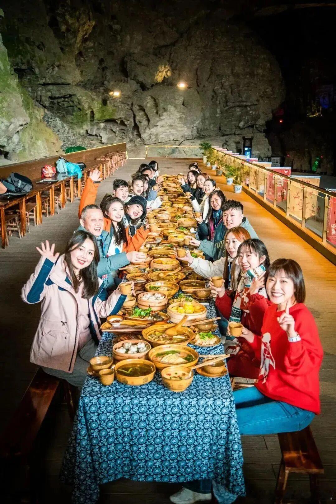 已刹拢兴文！坐等花山节热闹拉满🤭本届兴文苗族花山节，4月25日至4月28日正在