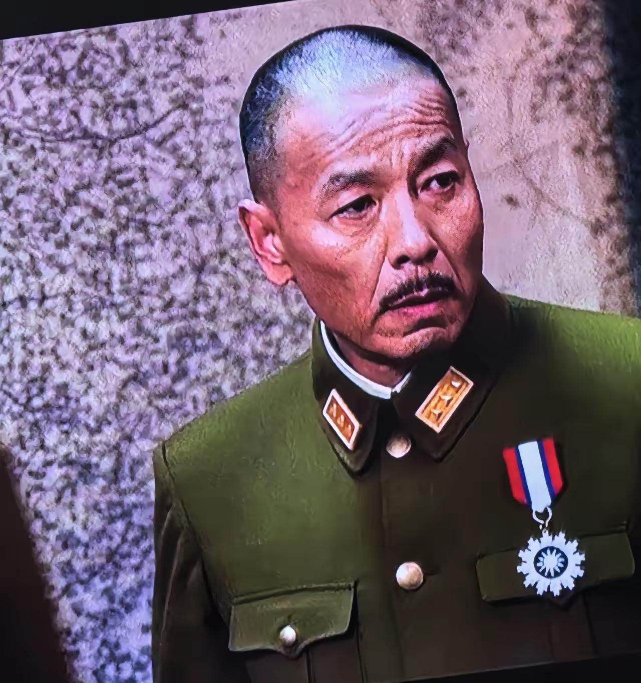 《征途》里，这样的“委员长夫妇”，而且还是妇人干政的一类（古人曰“牝鸡司晨”） 