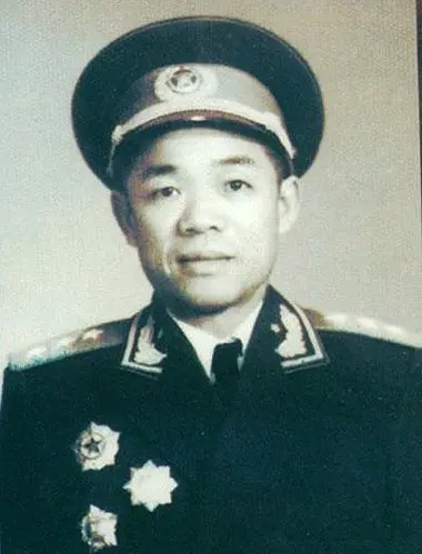 历史知识 在红25军，吴焕先是韩先楚的伯乐，徐海东则对韩先楚有举荐之恩。红军抵达