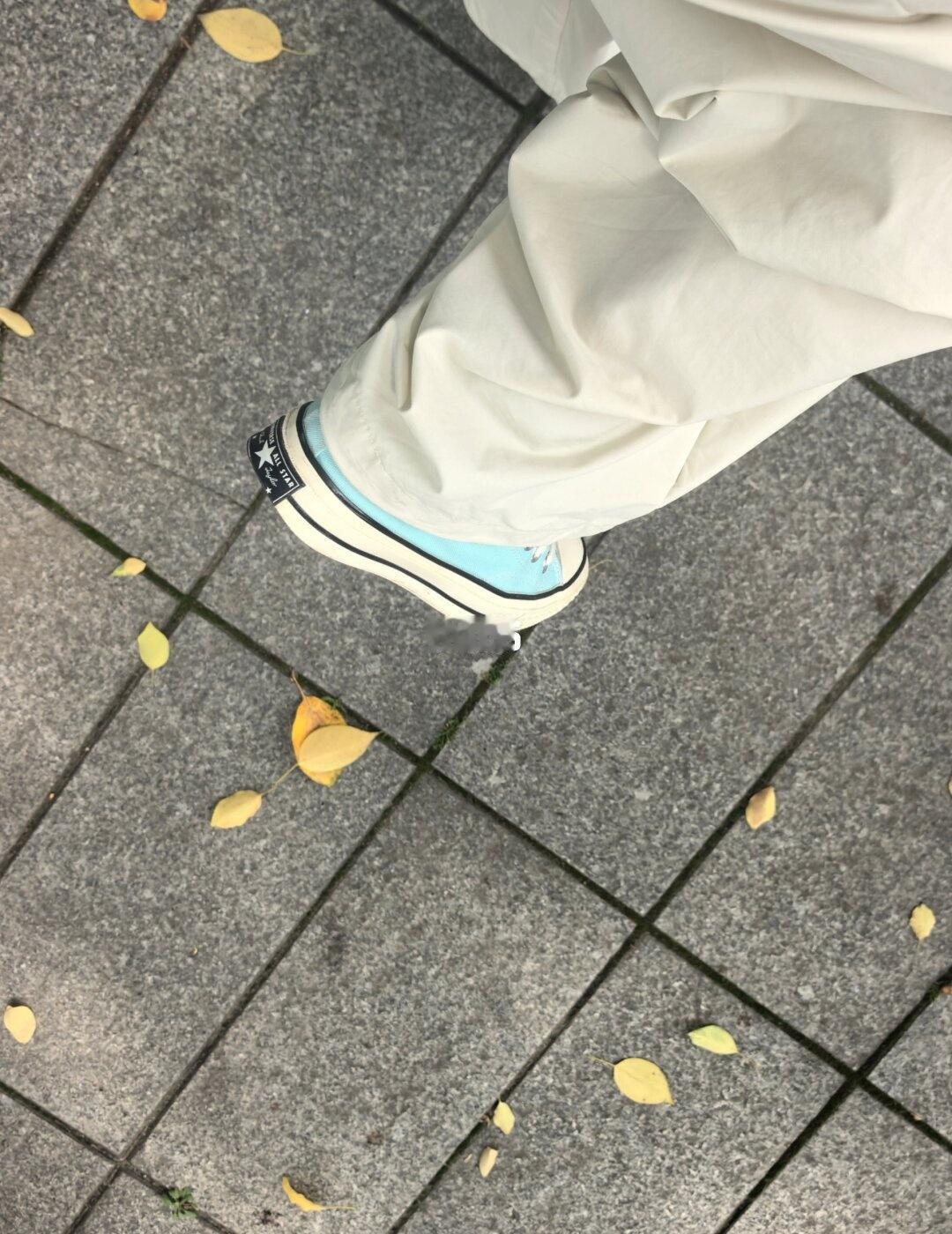 匡威就是最有少年感的鞋
就是别涨价了行么[微笑]
帆布鞋和春天好配
大家一般都买