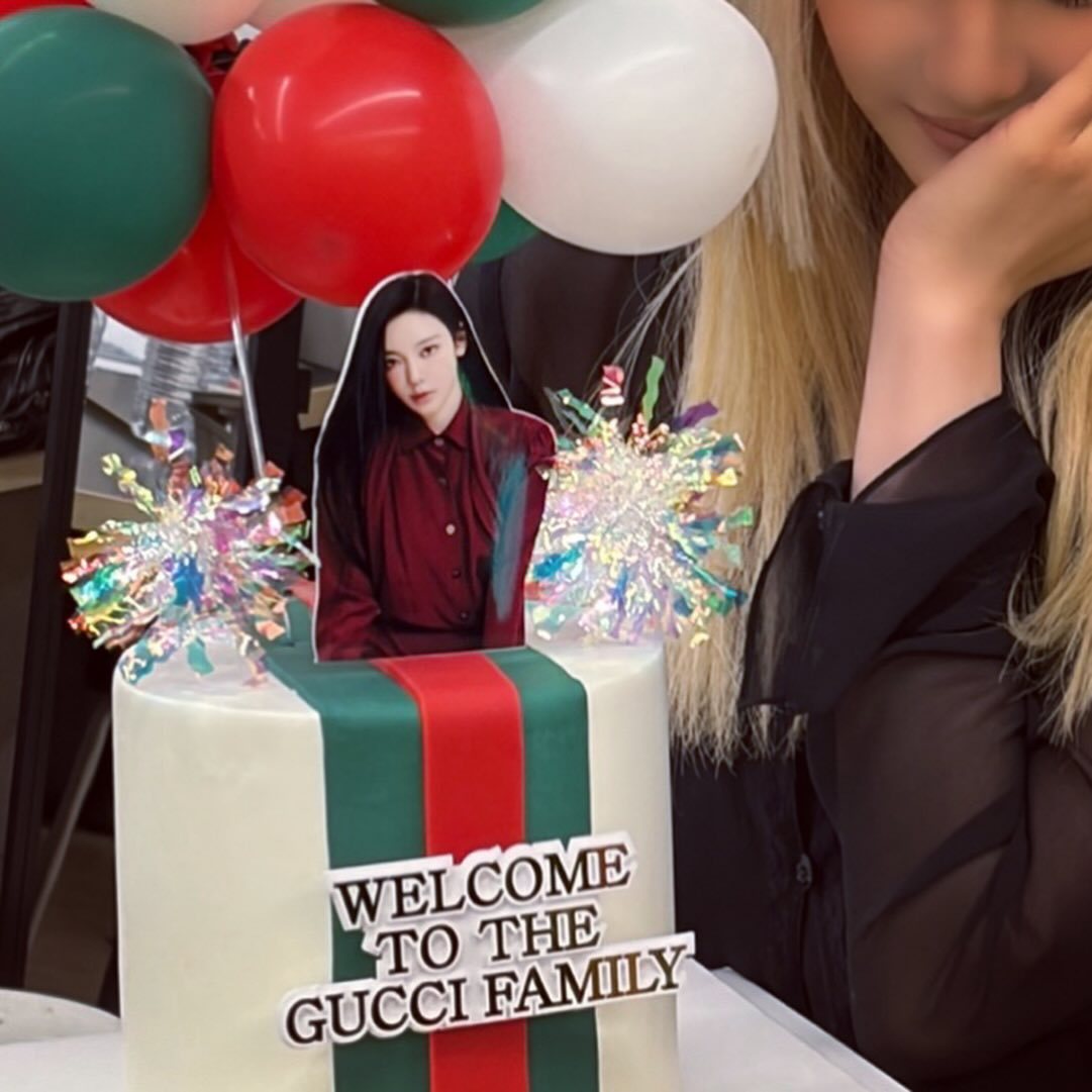 宁艺卓宁艺卓GUCCI从接触到代言仅半年开始接触到现在只用了半年，便受邀参加各个