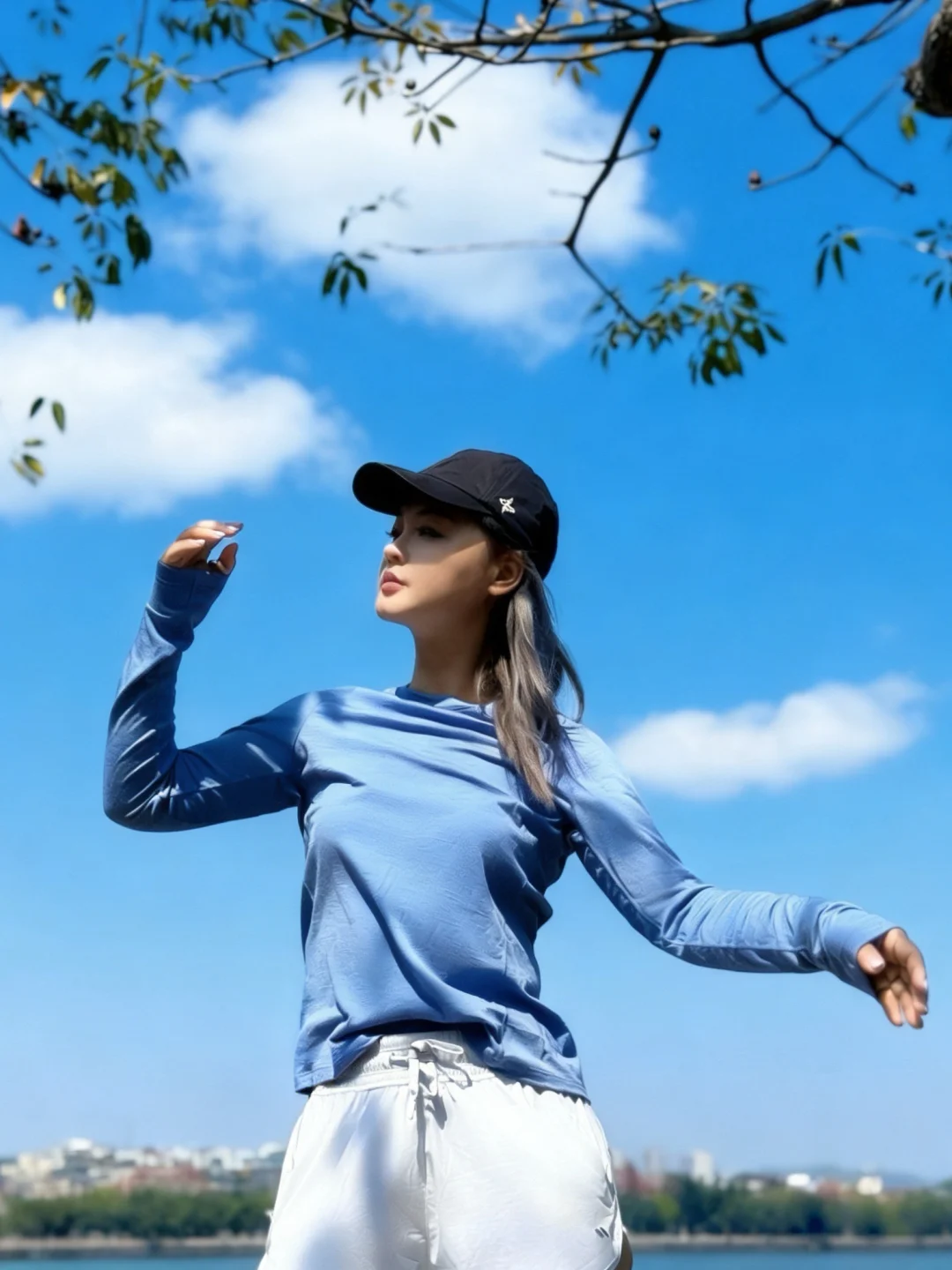 明早和我一起跑个步吧 有蓝天白云作伴