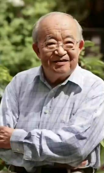 1956年，乔羽为《上甘岭》主题曲写歌词，半个月没写出一个字，他出去散心，看见几