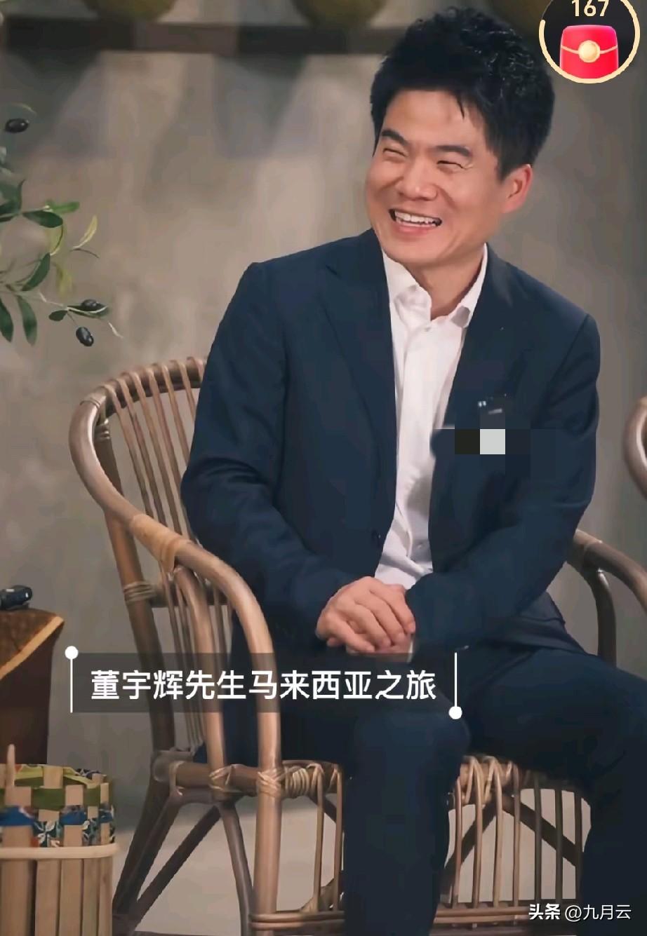 董宇辉刚工作时，跳着《隐形的翅膀》时，可能也不会想到若干年他可以出入大使馆，被大