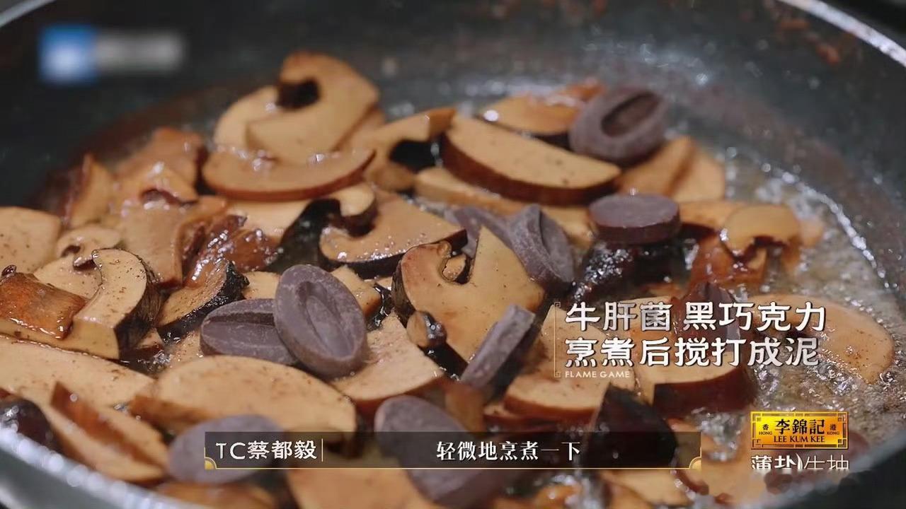 米其林三星主厨上节目累哭了 坐拥三星荣誉的何启东全程满负荷作战，五场赛事不停钻研