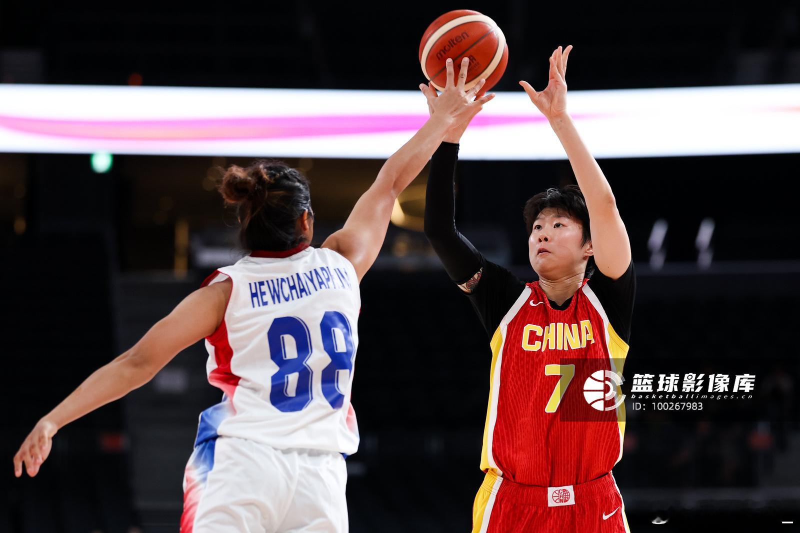 【刘禹彤、邓雨婷国家队正赛首秀 中国女篮新鲜血液在比赛中成长】北京时间9月19日