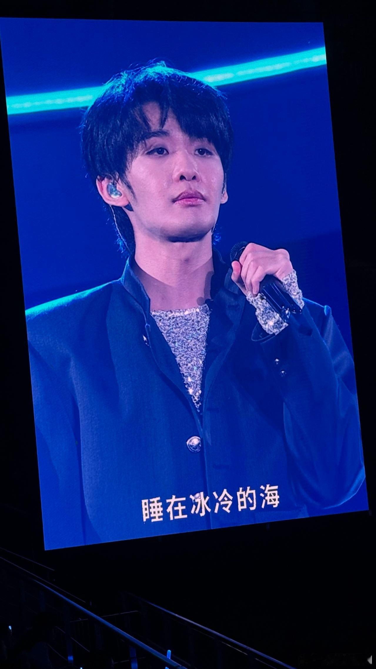 王赫野演唱会武汉收官站 简直是后悔的要双手捶地了，王赫野的演唱会含金量真的拉满，
