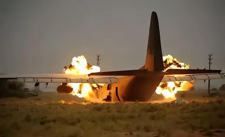 美东时间3月1日深夜，美军3架F-15E战机在科威特上空直接坠毁，这事闹得挺大。