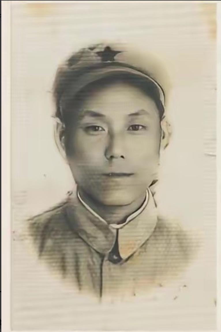 1951年冬，董明德又去抓舌头。首长反复叮嘱：“抓个就回，别搞大事！”他点点头。