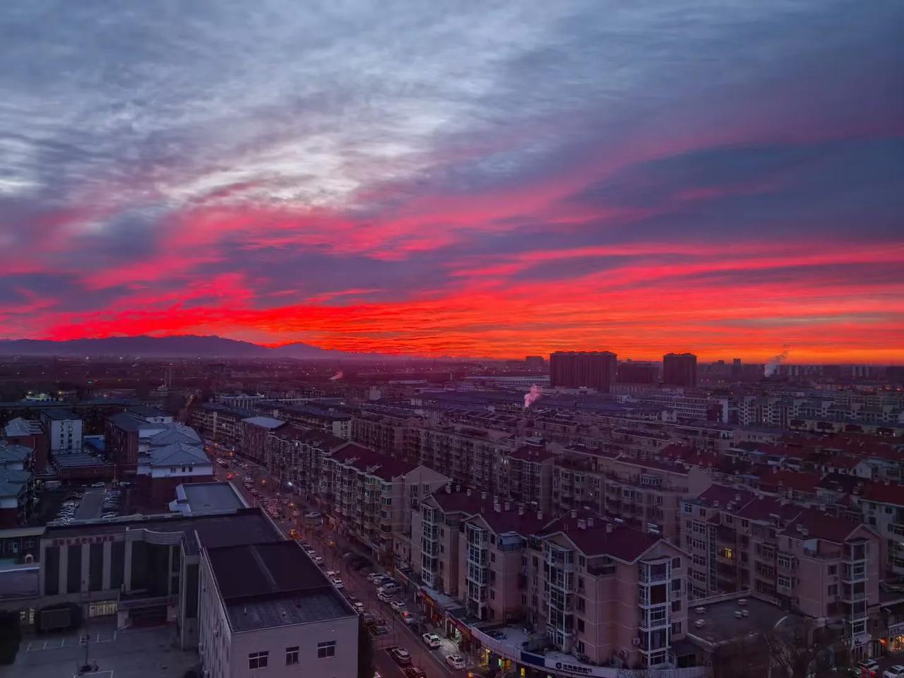 告白以及空白
文/图   青寒

在嗓音嘶哑的世界里
博得美人一笑
梦却提前有了