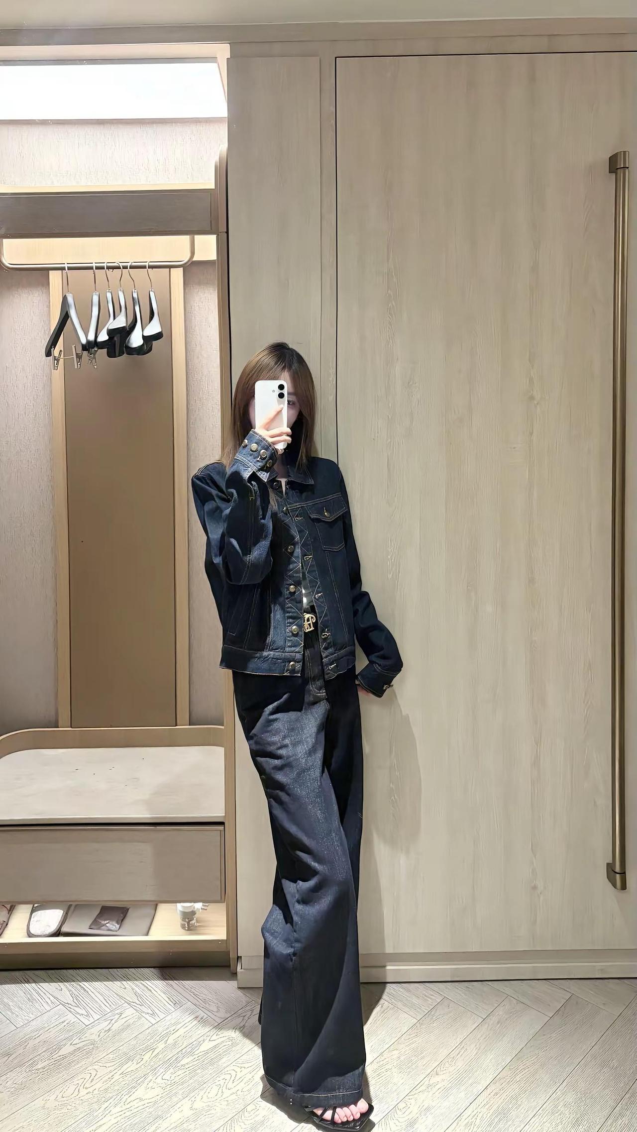 眼泪向下 我向上早秋