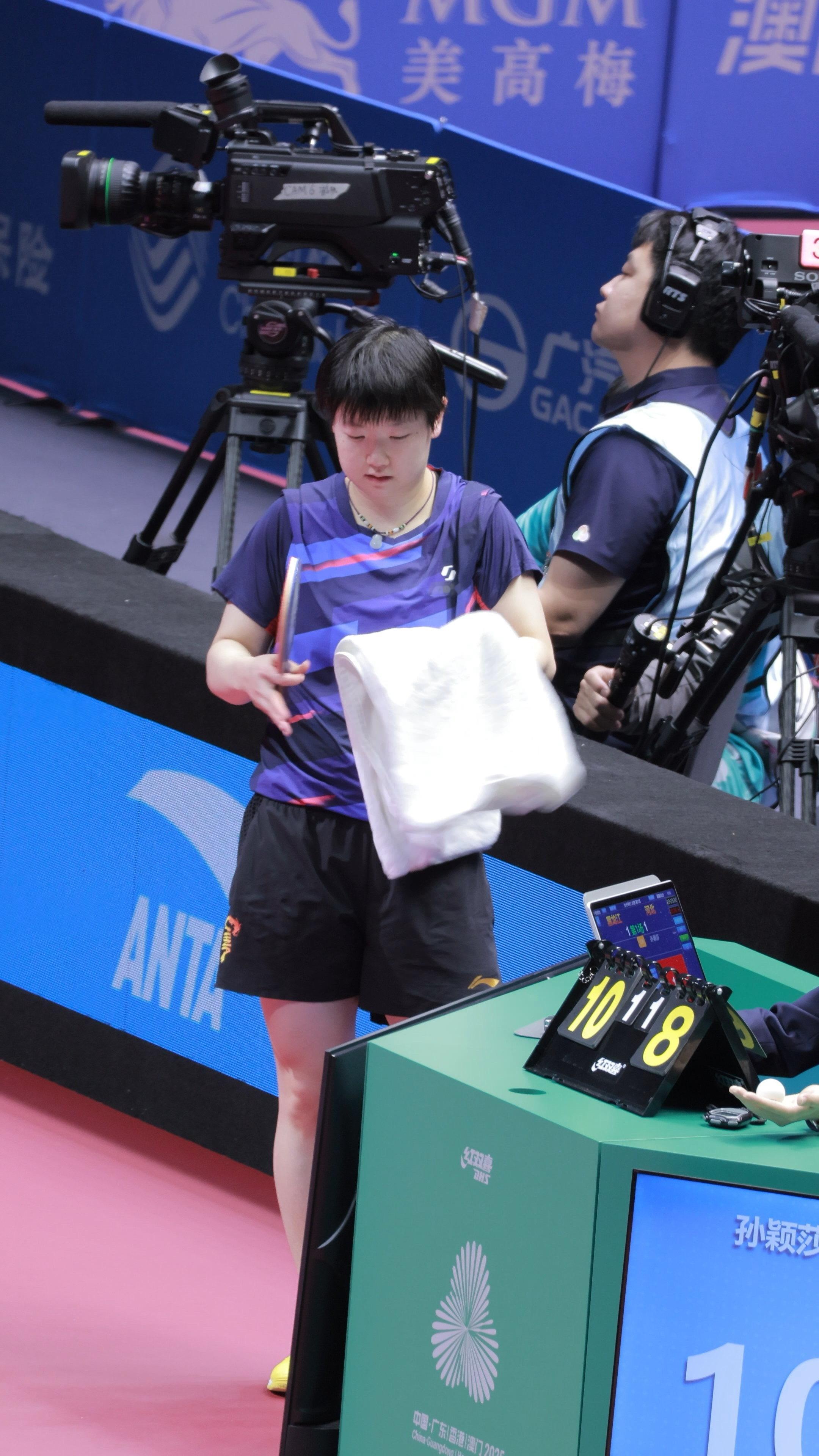 路过的人有0个忍得住不看颖颖 