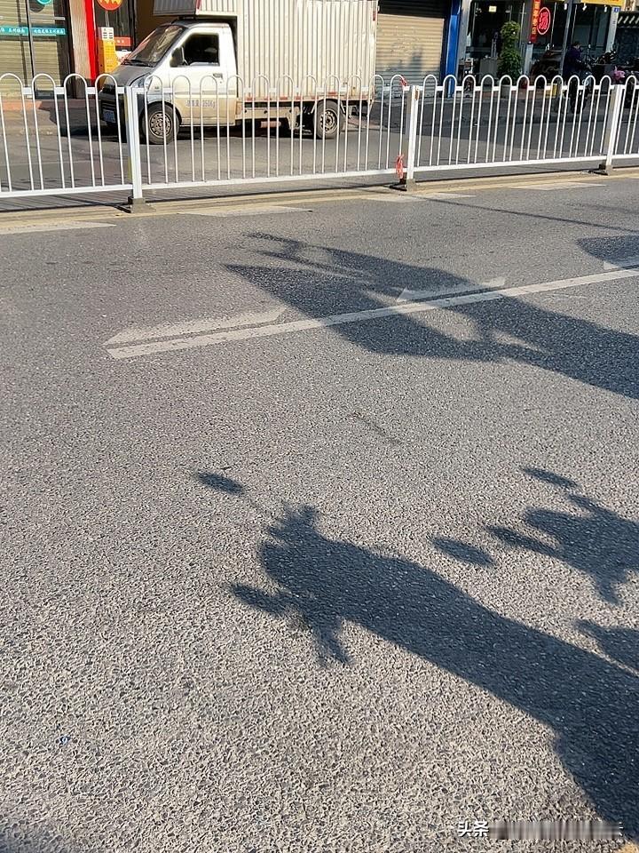 中介这个行业为什么那么可恶呢？

我相信很多人都遇到过这样的情况，

中介介绍工