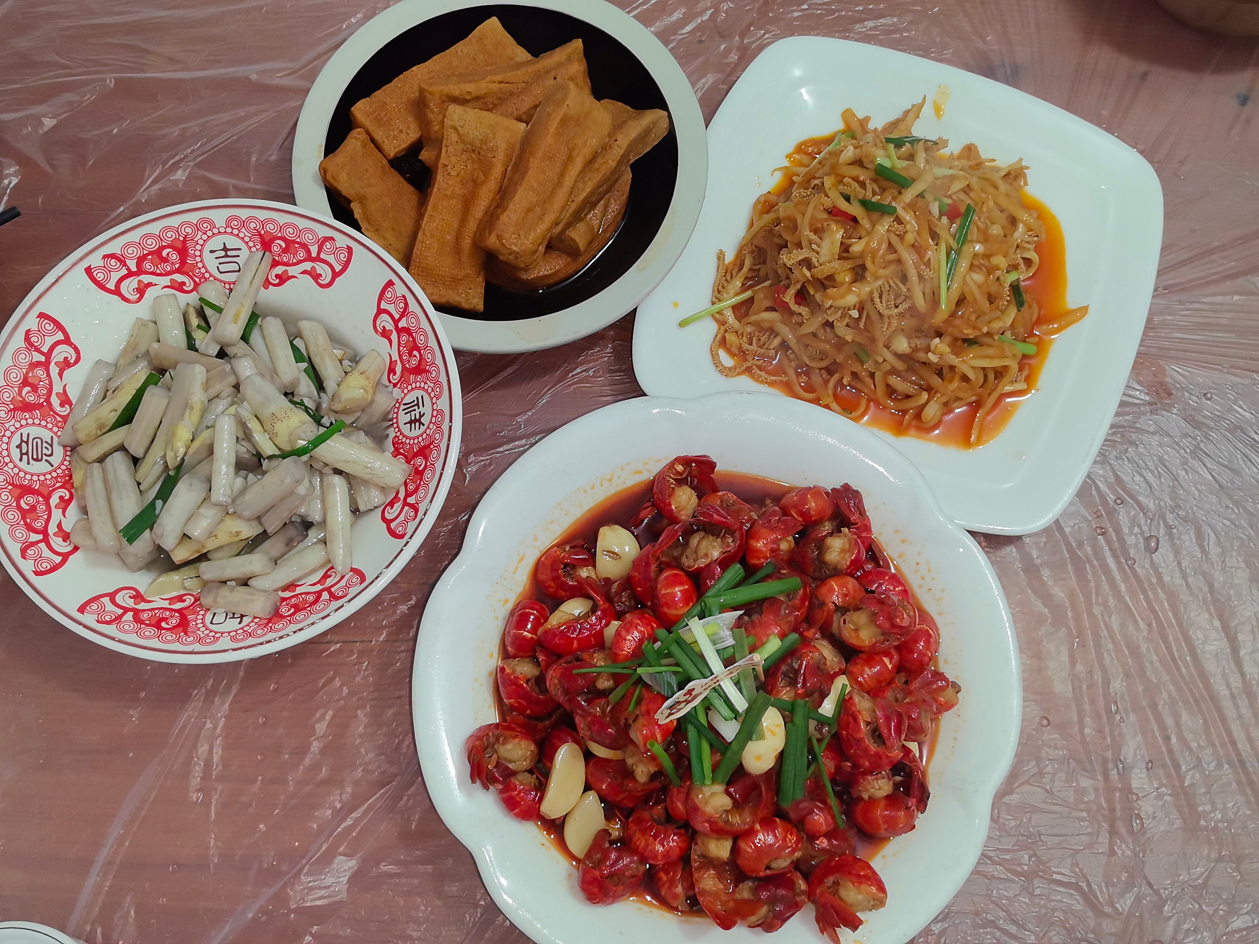 考完试就是在吃吃吃！我爱小龙虾