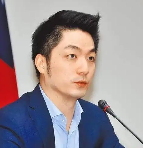 蒋万安是误判形势，也高估自己的能量，以为自己的临门一脚，可以改变选举的局势，可以