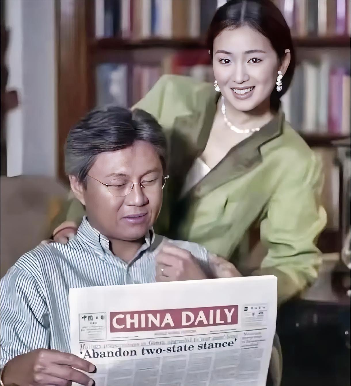 为了能够生下孩子，影后巩俐可是喝了足足大半年的中药。就在1996年的时候，她嫁给