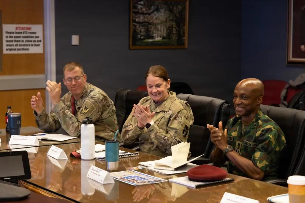 非洲国家控制传染病还要依靠美军帮助。
2026年2月24日，尼日利亚国防部卫生实