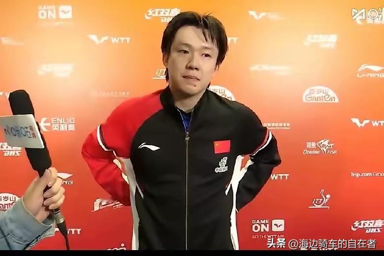 王楚钦回酒店休息，王励勤、王皓、肖战和队医不放心随着他到酒店。刚才记者采访他眼睛