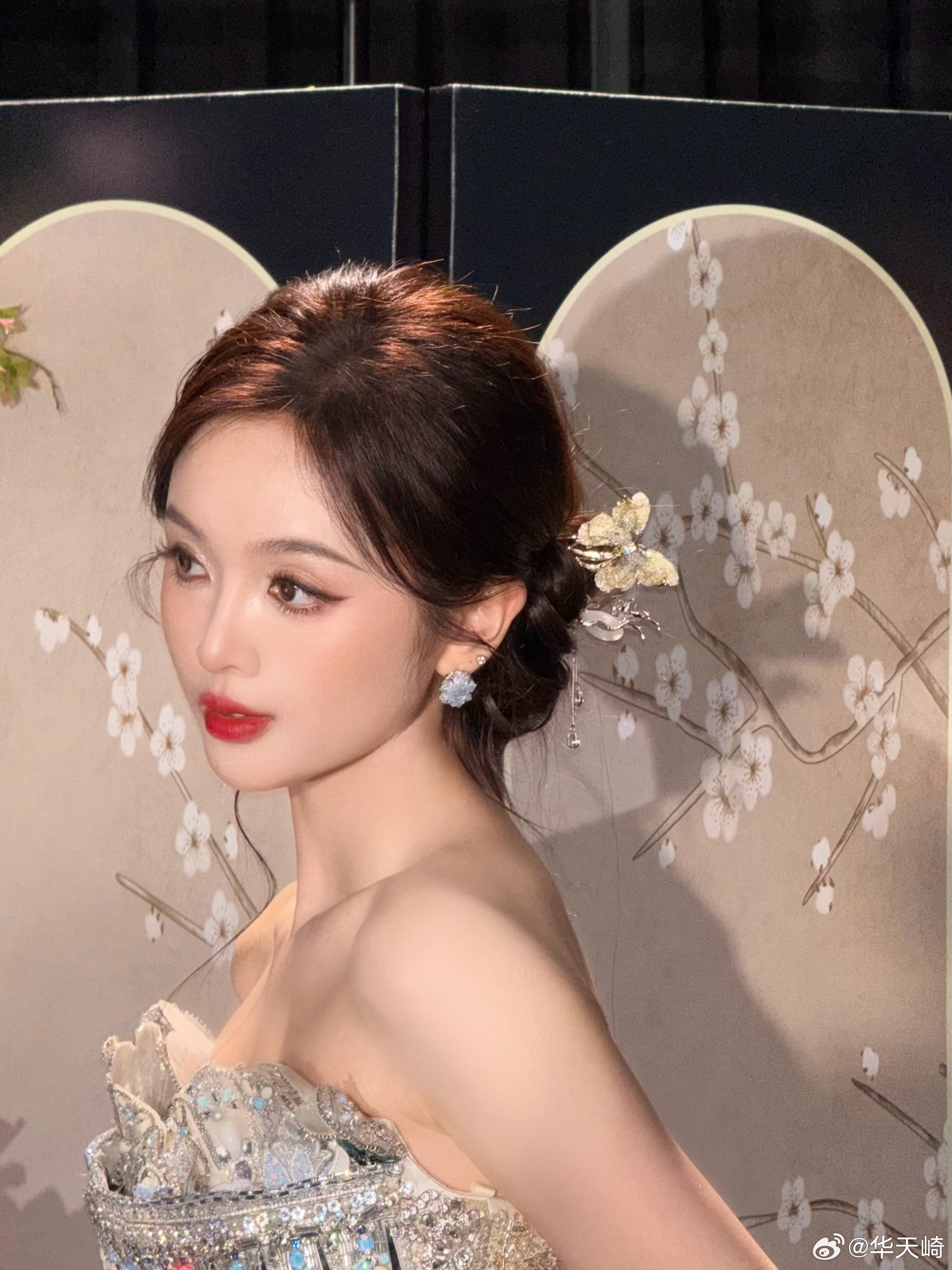 吴宣仪931演唱会成都站wxy吴宣仪演唱会 成都演唱会化妆师发的这一组图也好漂亮