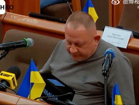 据媒体报道，日前乌克兰外喀尔巴阡地区兵役局副局长博夫库年科解释称，对一名平民进行